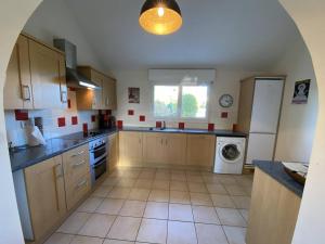 Maison bretonne rénovée à 300m de la plage avec jardin clos, WIFI, et équipements pour bébé - FR-1-368-64