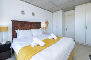 Sea and Sun-Table Mountain views Wifi Parking!