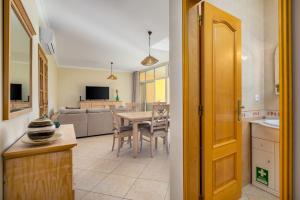 Peaceful 2Bdr with Pool in Vilamoura by LovelyStay