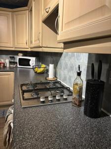 Cosy stay with easy M1 and A421 access