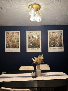 Cosy stay with easy M1 and A421 access