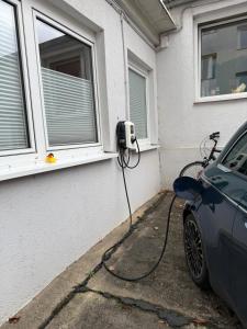 1 Zi Whg on Top gemütlich möbliert an der Universitätsklinik, eigener Parkplatz und Ladestation inclusiv, große Wohnküche,, 2 Min zur Ostsee, Universität zu Kiel, City, Seebäder, Marine, Luxusfähren