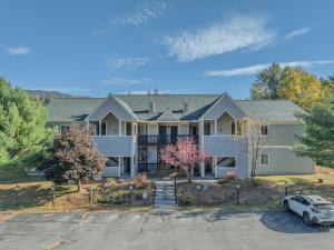S42 Well appointed Bretton Woods Condo with Deck, Fireplace & Easy Access to Area Activities