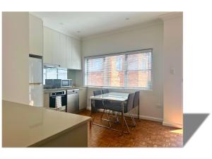 Little Manly Beachfront 1 Bed Sleeps 3