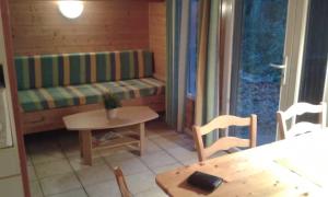 Les Gites De Chauzon 3 Avec Piscine