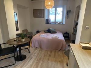 Modern Studio 3 in Historic Abbey