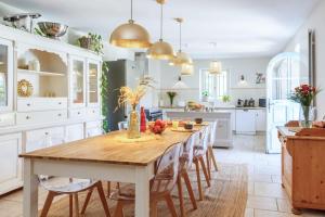 La Bellezza Symphonie Authentic house for rent in Maubec