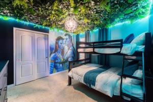 Luxury 8BR Villa with Pool, Spa, Theater & Game Room near Disney