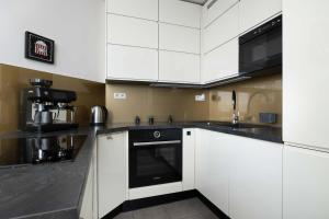 Air Conditioned Apartment in Katowice with 2 Balconies and City View by Noclegi Renters