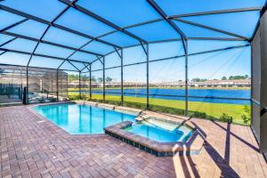 Luxury 8BR Villa with Pool, Spa, Theater & Game Room near Disney