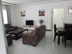 LOMS Furnished Apartment - Luxurious Modern House near KKI Airport