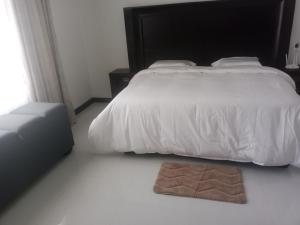 LOMS Furnished Apartment - Luxurious Modern House near KKI Airport