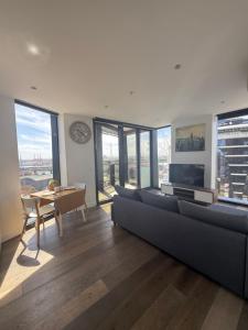 Cozy and Comfortable 2BR Apartment with master Ensuite and bathrooms