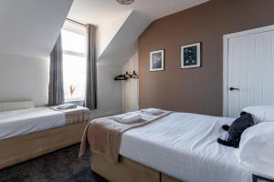 Spacious 4 Bedroom Family & Worker Hub