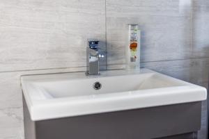 Spacious 4 Bedroom Family & Worker Hub