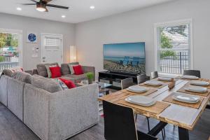Stunning & Perfect Home w PoolPing Pong Table Near Downtown, Ybor & Armateur
