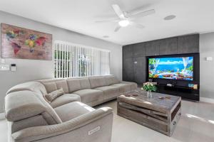 Luxury Heated Salt Pool House in Perfect Location