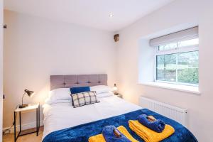 Modern 4 Bed Apartment in Cracoe North Yorkshire by Amber Stays Perfect for Big Groups and Leisure Stays, Sleep 8 and Parking!