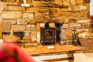 Modern 4 Bed Apartment in Cracoe North Yorkshire by Amber Stays Perfect for Big Groups and Leisure Stays, Sleep 8 and Parking!