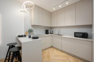 1 Maja Designer Apartment by City Host