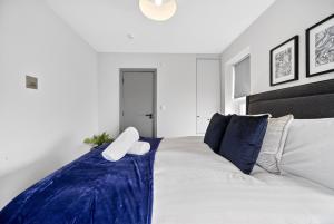 Central 2BR Ensuite Stay with Multiple Parking Spaces