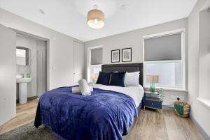 Central 2BR Ensuite Stay with Multiple Parking Spaces