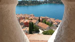 One-bedroom apartment ALBIS with balcony and parking in Rovinj