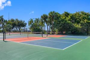 Bright & Stylish Waterfront Studio Retreat Your Ruskin Escape Awaits!