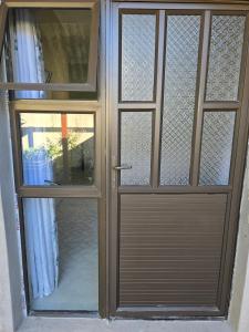 Honeywood Stays "Budget Breeze" - Ultra Fast Wi-Fi Speed 250mb, Private Braai Area, Secure Parking