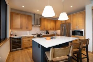 1 Waterfront Way 306