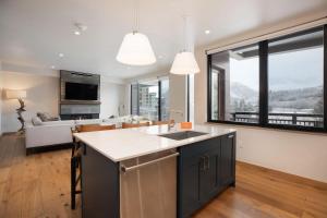 1 Waterfront Way 306