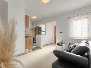 Villa Debora with private pool and backyard, Pet friendly