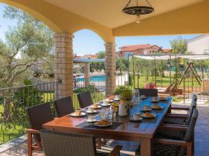 Villa Debora with private pool and backyard, Pet friendly