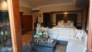 LUXURY EN-SUITE ROOM WITH LOUNGE @ 4 STAR GUEST HOUSE