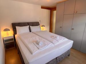 Breathtaking Lake & Mountain View Apartment 2