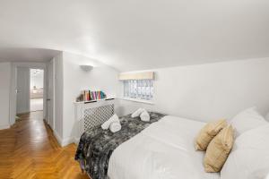Modern 2 Bed Apartment in Notting Hill-Hyde Park by Amber Stays Perfect for Small Groups and Business Stays Sleep 4
