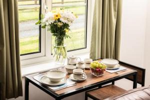 Swingletree- part of grange farm - Mediterranean courtyard