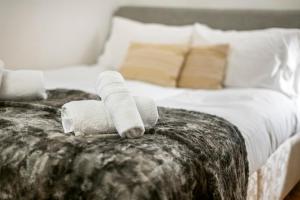 Modern 2 Bed Apartment in Notting Hill-Hyde Park by Amber Stays Perfect for Small Groups and Business Stays Sleep 4