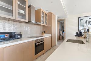 VayK - Luxurious 3BR in Business Bay with Burj Khalifa View