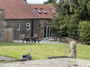Idyllic retreat with log burner near Danby Castle