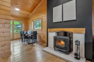 Cosy 4 bed Cotswold Log Cabin Retreat
