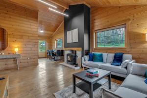 Cosy 4 bed Cotswold Log Cabin Retreat