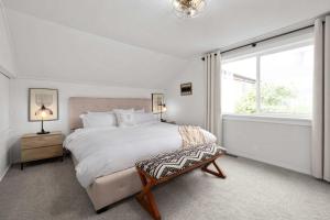 Downtown location Near the Beach Dog Friendly