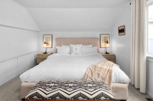 Downtown location Near the Beach Dog Friendly