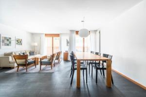 Three-Bedroom Apartment Aroleid room in Ari Resort Apartments