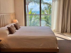 Caribbean Vibes - 4BR - Beachfront Pool & Relax