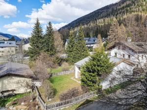 Apartment Chesa Cantieni by Interhome