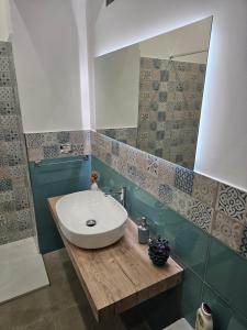 Court Holiday - La casa del Giudice