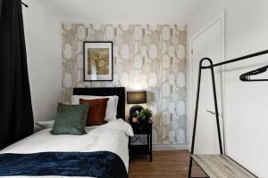 Stylish 5 Bed Home in Cheltenham by Amber Stays - Perfect for Business & Contractors, FREE Parking