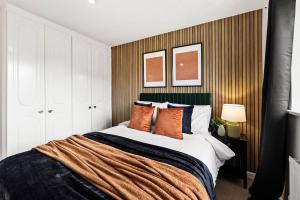 Stylish 5 Bed Home in Cheltenham by Amber Stays - Perfect for Business & Contractors, FREE Parking